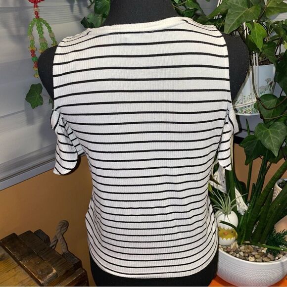 Aeo black white stripe soft n sexy rib Cold shoulder with flutter sleeve - Picture 3 of 6